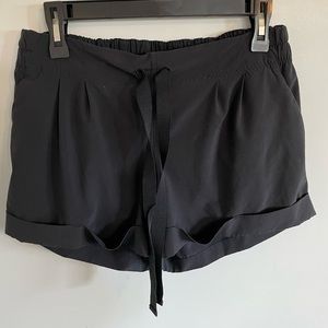 lululemon mid high rise tie shorts